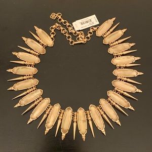 NWT Kendra Scott Gwendolyn necklace in Peach pearl and set in rose gold.